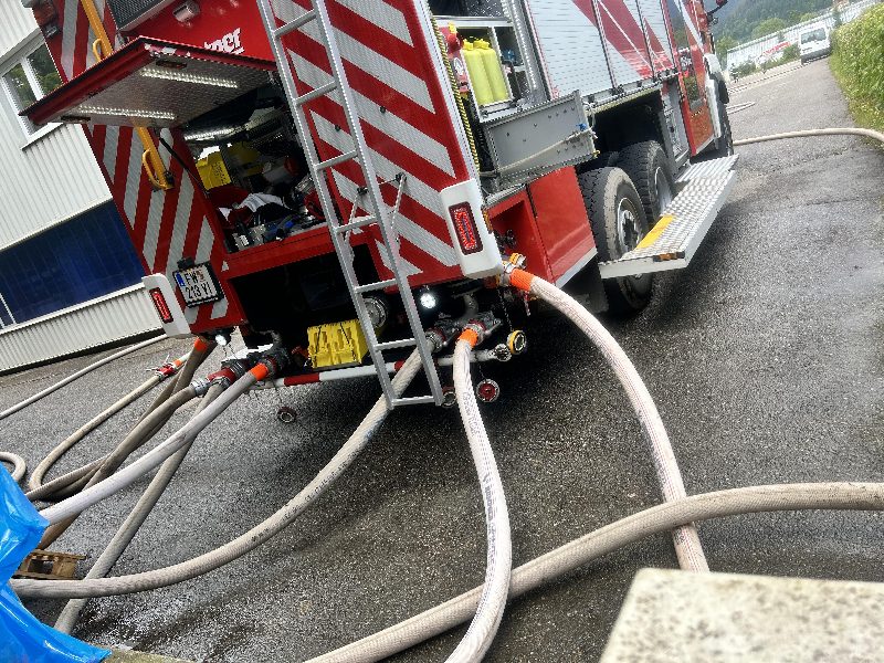 Vollbrand einer Lagerhalle (Bild 6)